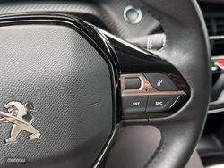 Peugeot 2008 PureTech 130 S&S Allure Pack 96 kW (130 CV) - Miniatura 24
