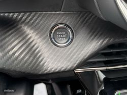 Peugeot 2008 PureTech 130 S&S Allure Pack 96 kW (130 CV) - Miniatura 27
