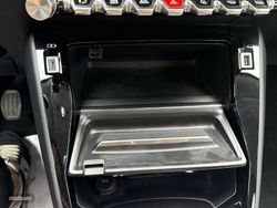 Peugeot 2008 PureTech 130 S&S Allure Pack 96 kW (130 CV) - Miniatura 32