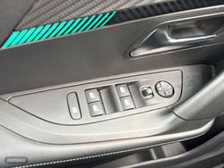 Peugeot 2008 PureTech 130 S&S Allure Pack 96 kW (130 CV) - Miniatura 37
