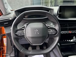 Peugeot 2008 PureTech 130 S&S Allure Pack 96 kW (130 CV) - Miniatura 9