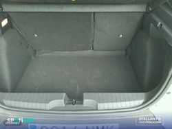 Fiat Grande Panda E 44kWh 83kW (113cv) La Prima - Miniatura 6