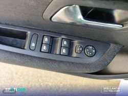 Peugeot 208 HYBRID 110 eDCS6 Style - Miniatura 12