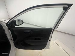 Hyundai i10 1.0 MPI Essence - Miniatura 13