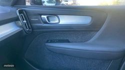 Volvo XC40 XC40 PLUS B3 (G) MILD HYBRID DARK - Miniatura 24