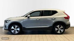 Volvo XC40 2.0 B3 MHEV CORE AUTO 163 CV - Miniatura 4