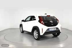 Toyota Aygo X Cross 1.0 VVT-I PLAY 5P - Miniatura 2
