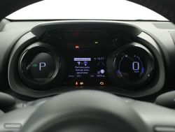 Toyota Yaris 1.5 VVT-I HYBRID STYLE 5P - Miniatura 9