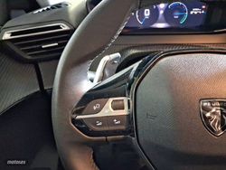 Peugeot 208 HYBRID 100 eDCS6 Allure - Miniatura 16