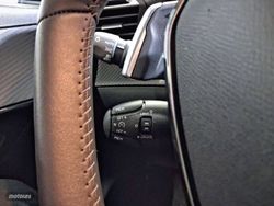 Peugeot 208 HYBRID 100 eDCS6 Allure - Miniatura 17