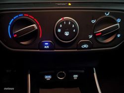 Hyundai i20 1.2 MPI 79CV Essence - Miniatura 12