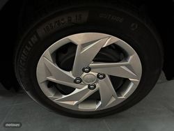 Hyundai i20 1.2 MPI 79CV Essence - Miniatura 18