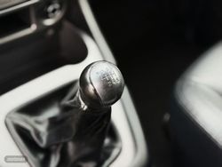 Ssangyong Rodius D22T Limited - Miniatura 22