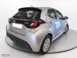 Toyota Yaris 1.5 120H Business Plus - Miniatura 4