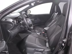 Toyota Yaris 1.5 VVT-I HYBRID STYLE 5P - Miniatura 27