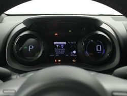 Toyota Yaris 1.5 VVT-I HYBRID STYLE 5P - Miniatura 9