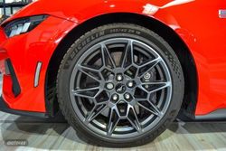 Ford Mustang Fastback GT 5.0 V8 - Miniatura 13