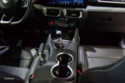 Ford Mustang Fastback GT 5.0 V8 - Miniatura 25