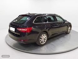 Skoda Superb 2.0 CRTDI 110KW STYLE - Miniatura 3