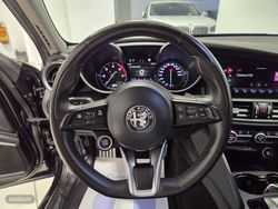 Alfa Romeo Giulia GIULIA 2.2 TURBO DIESEL 190CV SPRINT AT8 - Miniatura 17