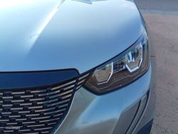 Peugeot 2008 BlueHDI 130 S&S EAT8 Allure - Miniatura 16