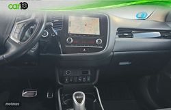 Mitsubishi Outlander 2.4 PHEV Kaiteki+ Auto 4WD - Miniatura 11
