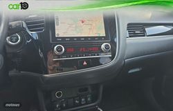 Mitsubishi Outlander 2.4 PHEV Kaiteki+ Auto 4WD - Miniatura 18