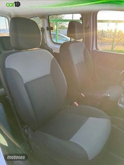 Renault Kangoo COMBI - Miniatura 16