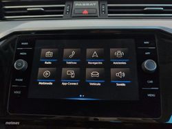 Volkswagen Passat Business 1.5 eTSI 110 kW (150 CV) DSG - Miniatura 16