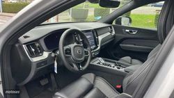 Volvo XC 60 2.0 B4 D PLUS DARK AUTO 4WD 5P - Miniatura 4