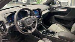 Volvo XC40 2.0 B3 PLUS DARK AUTO 163 CV - Miniatura 11