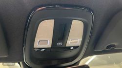 Volvo XC40 2.0 B3 PLUS DARK AUTO 163 CV - Miniatura 26