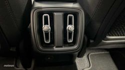 Volvo XC40 2.0 B3 PLUS DARK AUTO 163 CV - Miniatura 28