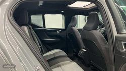 Volvo XC40 2.0 B3 PLUS DARK AUTO 163 CV - Miniatura 8