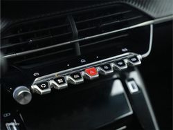 Peugeot 208 1.2 Hybrid 110CV Allure eDCS6 - Miniatura 15