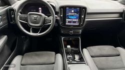 Volvo XC40 2.0 B3 MHEV PLUS DARK DCT 5P - Miniatura 6