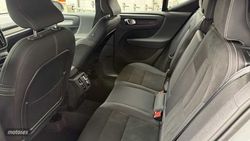 Volvo XC40 2.0 B3 MHEV PLUS DARK DCT 5P - Miniatura 7
