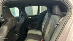 Volvo XC40 2.0 B3 MHEV PLUS DARK DCT 163 CV - Miniatura 10
