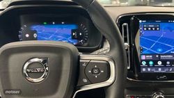 Volvo XC40 2.0 B3 MHEV PLUS DARK DCT 163 CV - Miniatura 17