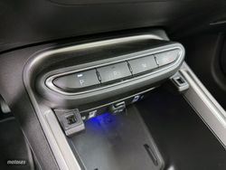 Jeep Avenger 1.2 eHybrid 74kW (100CV) Summit - Miniatura 17