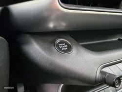 Jeep Avenger 1.2 eHybrid 74kW (100CV) Summit - Miniatura 28