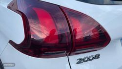 Peugeot 2008 1.5 BLUEHDI 100 S&S ALLURE 100 5P - Miniatura 19