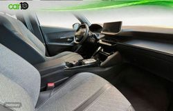 Peugeot 2008 Allure Puretech 130 S&S EAT8 - Miniatura 10