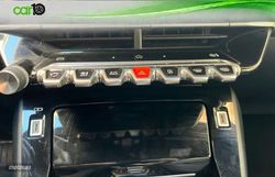 Peugeot 2008 Allure Puretech 130 S&S EAT8 - Miniatura 11