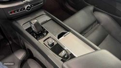 Volvo XC 60 2.0 B4 D PLUS DARK AUTO 197 5P - Miniatura 25