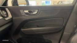 Volvo XC 60 2.0 B4 D PLUS DARK AUTO 197 5P - Miniatura 28