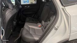 Volvo XC 60 2.0 B4 D PLUS DARK AUTO 197 5P - Miniatura 6