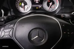 Mercedes Clase A A250 URBAN 7G-DCT AUTO 211CV 5P # CUERO,LEVAS EN VOLANTE - Miniatura 14