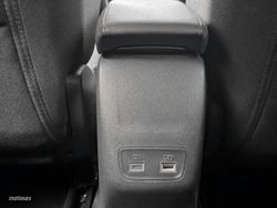 Peugeot 2008 1.2 145CV Allure Hybrid eDCS6 - Miniatura 18