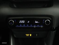 Toyota Yaris 1.5 VVT-I HEV BUSINESS PLUS 5P - Miniatura 11